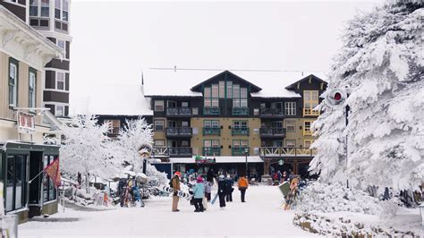 Snowshoe village - The current Snowshoe Mountain weather is: Rain, 40/41 F° base and 40/40 F° Summit, 14 m/h wind. Tab over to Hour by Hour for an hourly Snowshoe Mountain weather forecast breakdown for a detailed Snowshoe Mountain weather and snow forecast for the next seven days. Base (3346')Summit (4849') Daily Weather Forecast